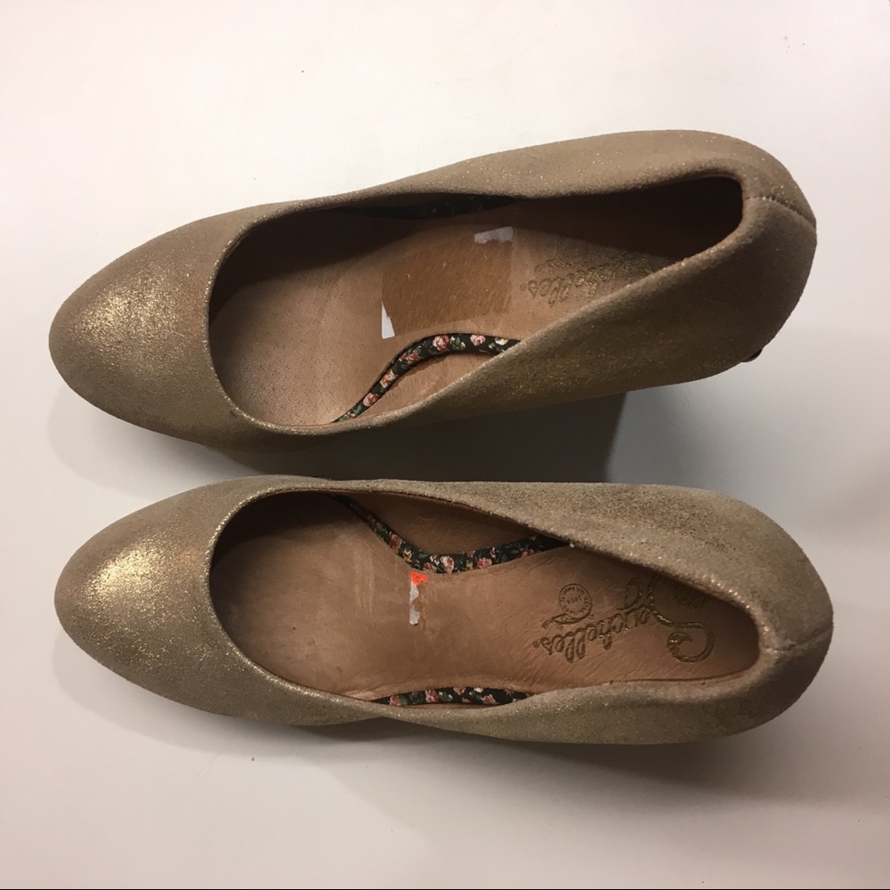 Sparkly Gold Seychelles Heels - Picture 5 of 8